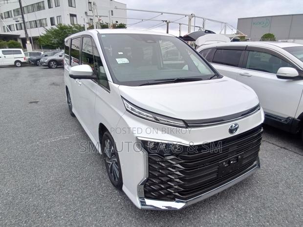 New Toyota Voxy Hybrid S-Z 2WD 7-Seater 2026 Pearl