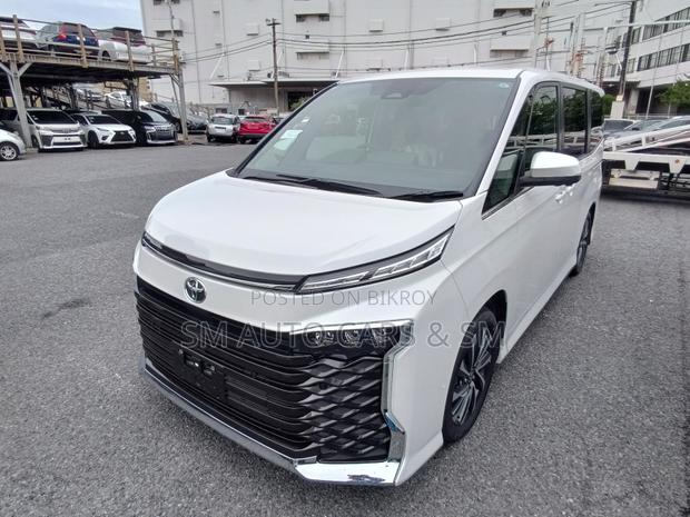 New Toyota Voxy Hybrid S-Z 2WD 7-Seater 2026 Pearl