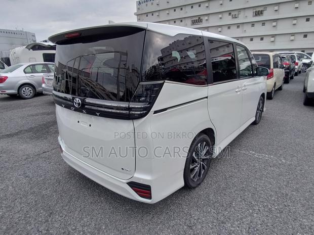 New Toyota Voxy Hybrid S-Z 2WD 7-Seater 2026 Pearl