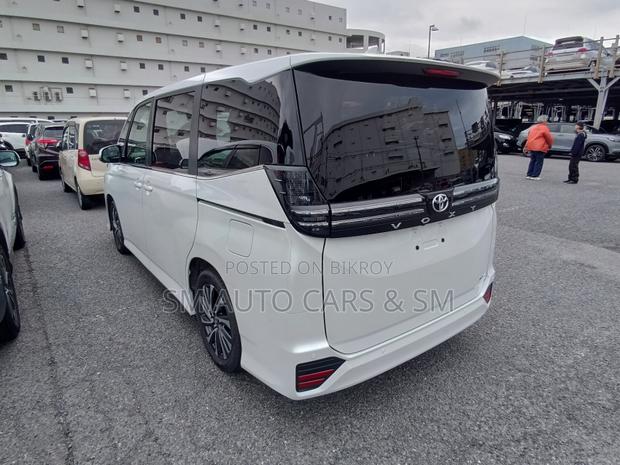 New Toyota Voxy Hybrid S-Z 2WD 7-Seater 2026 Pearl