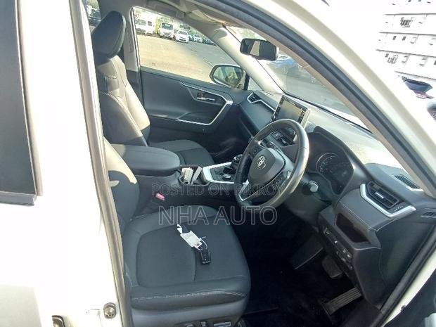 Toyota RAV4 2021 Pearl