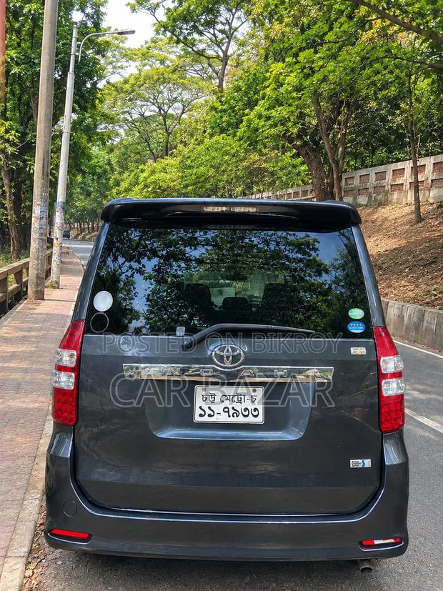 Toyota Noah 2.0 143hp FWD (8 Seater) 2012 Black