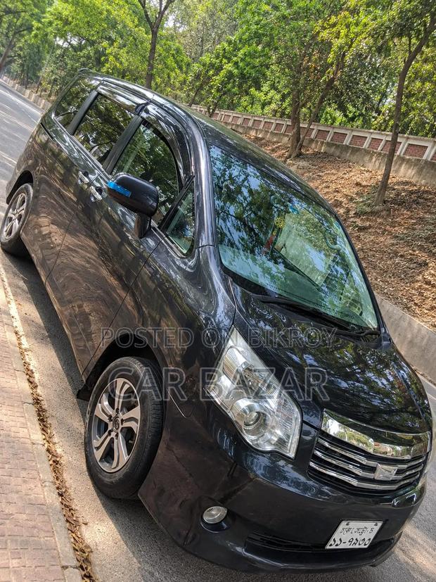 Toyota Noah 2.0 143hp FWD (8 Seater) 2012 Black