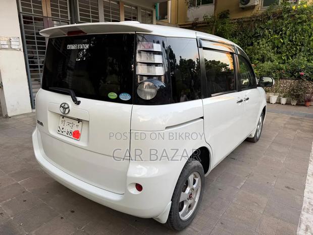 Toyota Sienta 1.5 FWD 2012 White