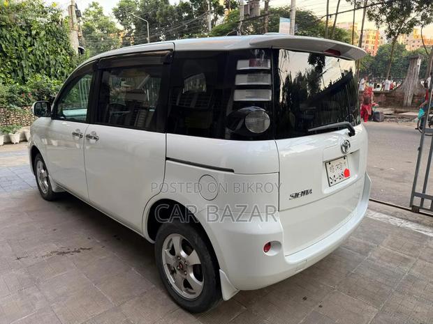 Toyota Sienta 1.5 FWD 2012 White