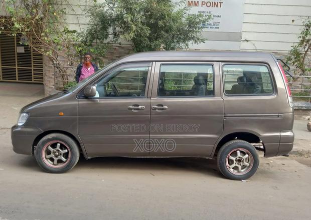 Toyota Noah 2005 Gray