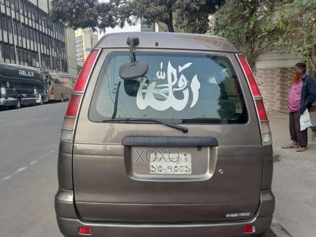 Toyota Noah 2005 Gray