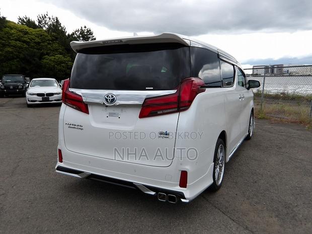 Toyota Alphard 2022 Pearl