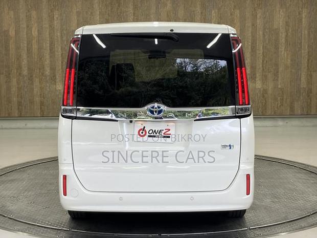 Toyota Noah 2021 Pearl