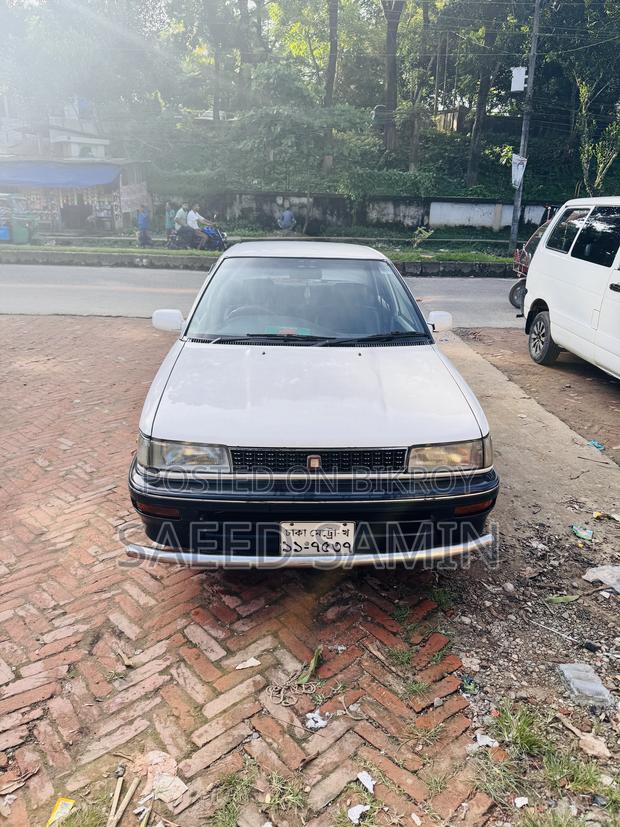 Toyota Corolla 1991 White