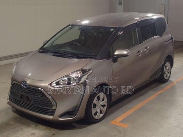 Toyota Sienta 2021