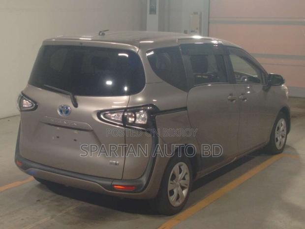Toyota Sienta 2021