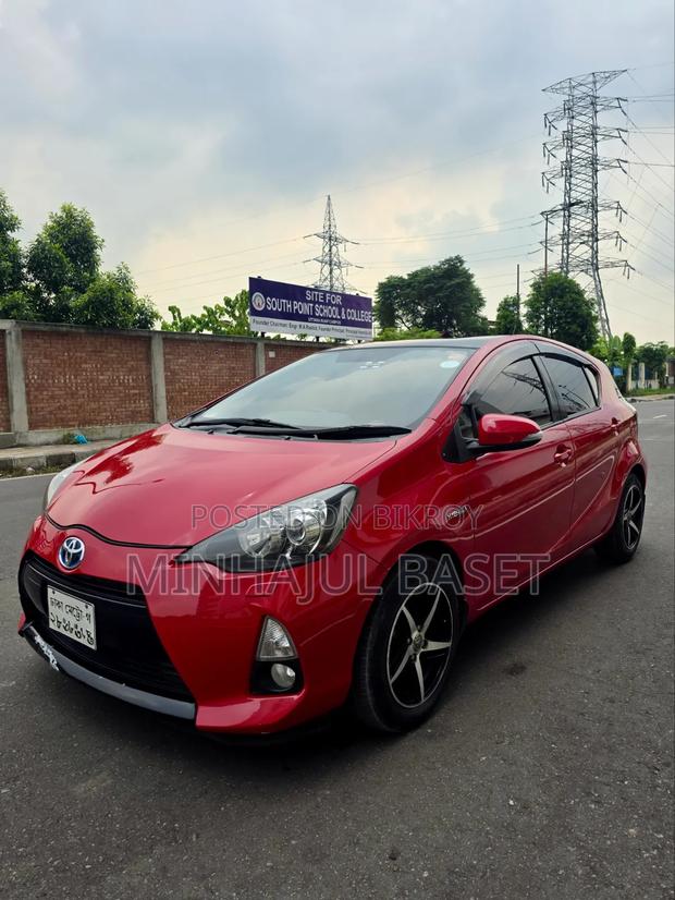 Toyota Aqua 2013 Red