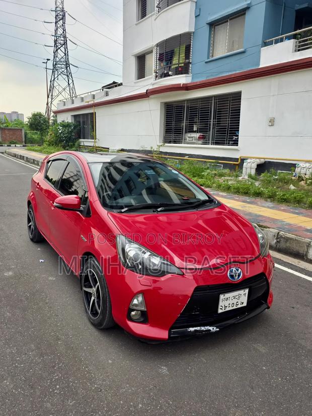 Toyota Aqua 2013 Red