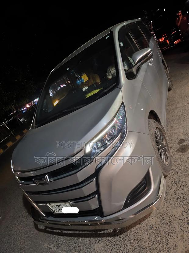 Toyota Noah 2020 Silver