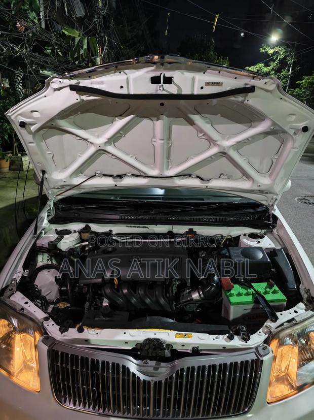 Toyota Corolla Sedan 2005 White