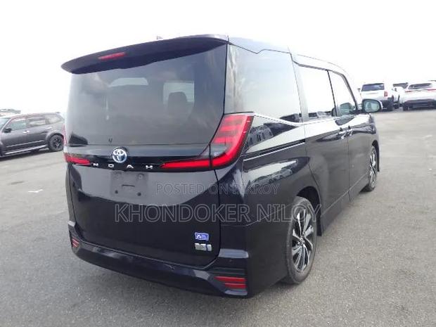Toyota Noah 2022