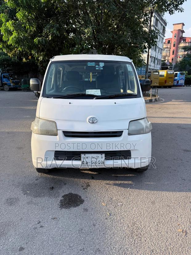 Toyota Noah 2010 White