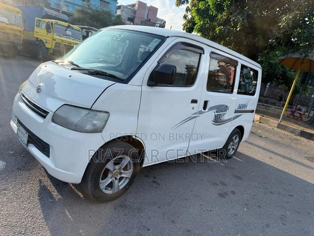 Toyota Noah 2010 White