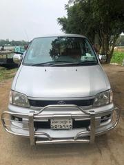 Toyota Noah 2.0 AWD (8 Seater) 2004 Off White for sale
