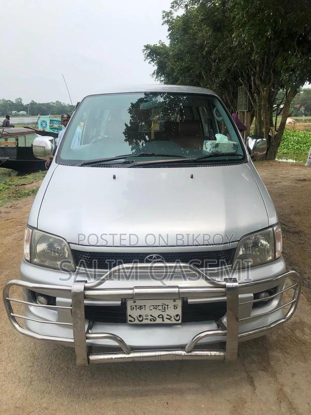 Toyota Noah 2.0 AWD (8 Seater) 2004 Off White