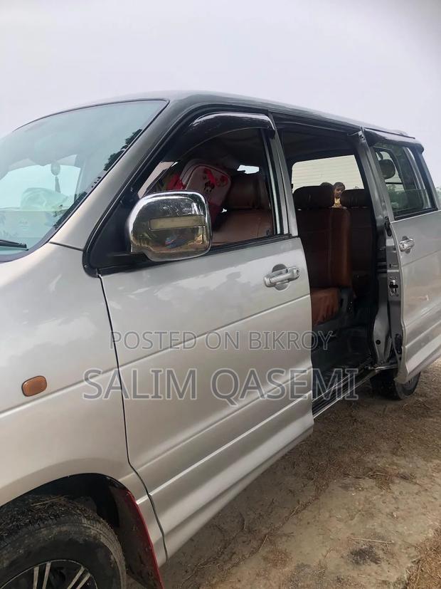Toyota Noah 2.0 AWD (8 Seater) 2004 Off White