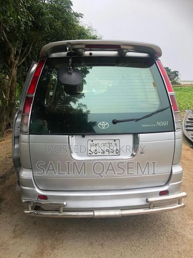 Toyota Noah 2.0 AWD (8 Seater) 2004 Off White