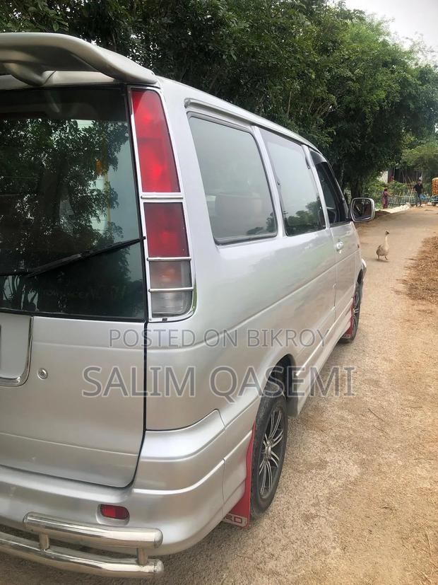 Toyota Noah 2.0 AWD (8 Seater) 2004 Off White