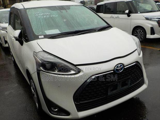 Toyota Sienta 1.5 Hybrid FWD 2021 Pearl