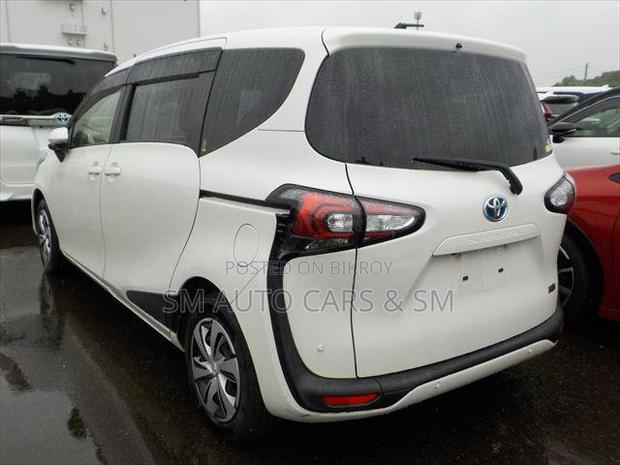 Toyota Sienta 1.5 Hybrid FWD 2021 Pearl