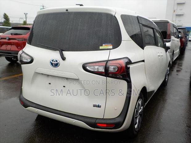 Toyota Sienta 1.5 Hybrid FWD 2021 Pearl