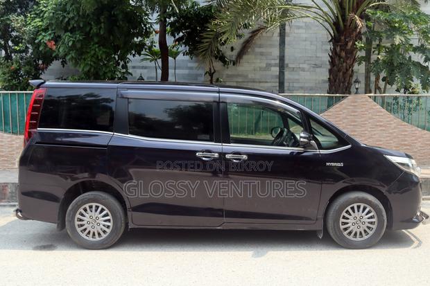 Toyota Noah 1.8 FWD Hybrid (7 Seater) 2016 Blue