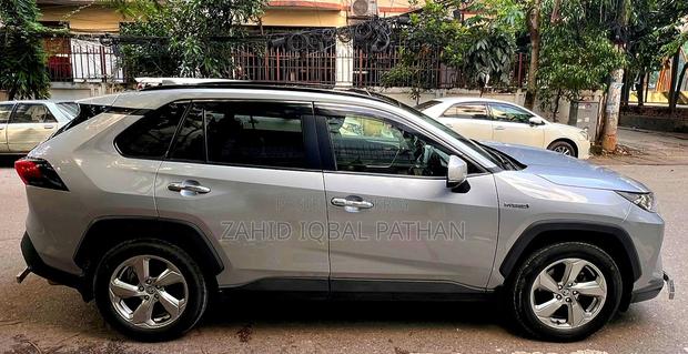 Toyota RAV4 XLE AWD 2019 Gray