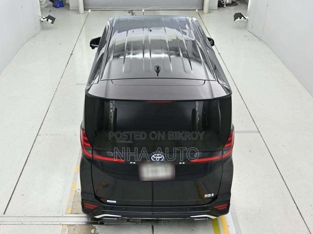 Toyota Noah 2022 Purple