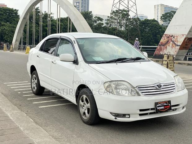 Toyota Corolla 2002 White