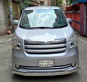 Toyota Noah 2.0 143hp AWD (7 Seater) 2010 Silver for sale