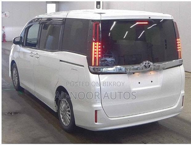 Toyota Noah 2.0 FWD (8 Seater) 2021 Pearl