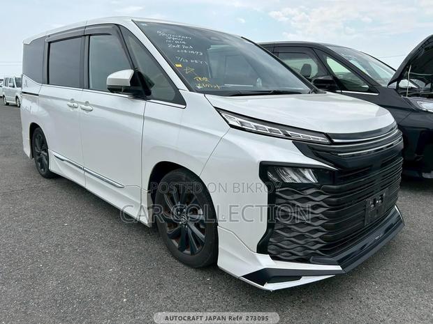 Toyota Voxy Hybrid S-Z 2WD 7-Seater 2023 Pearl