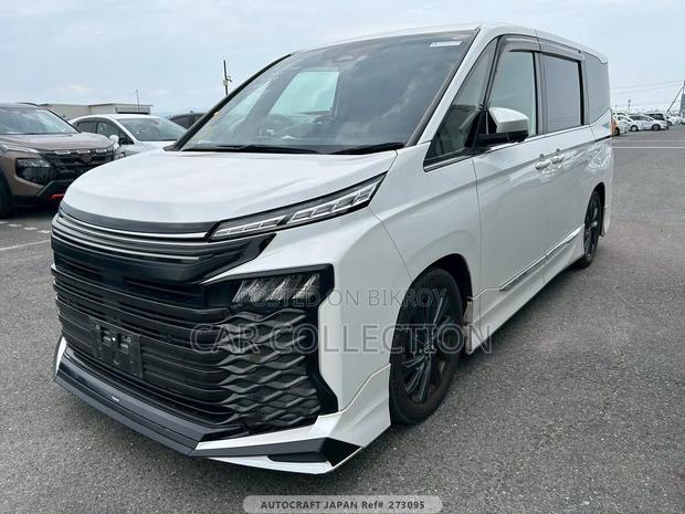 Toyota Voxy Hybrid S-Z 2WD 7-Seater 2023 Pearl