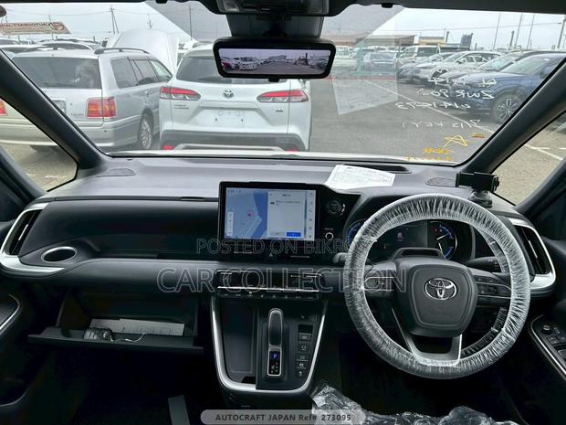 Toyota Voxy Hybrid S-Z 2WD 7-Seater 2023 Pearl
