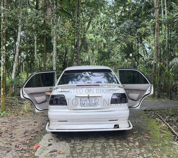 Toyota Corolla Automatic 1995 White