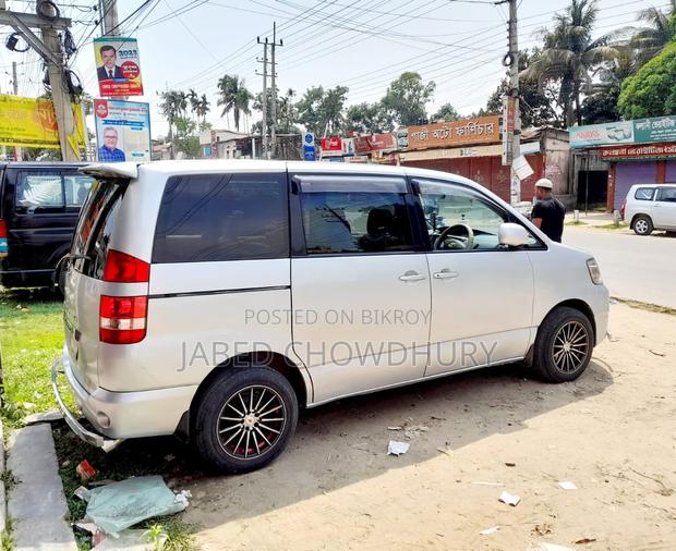 Toyota Noah 2003 Silver