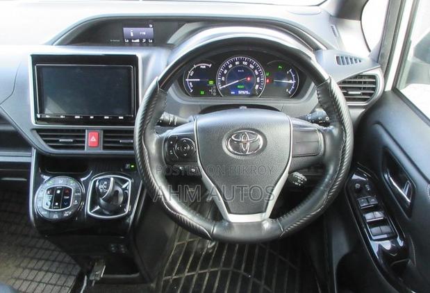 Toyota Esquire 1.8 FWD Hybrid (7 seater) 2021 Pearl