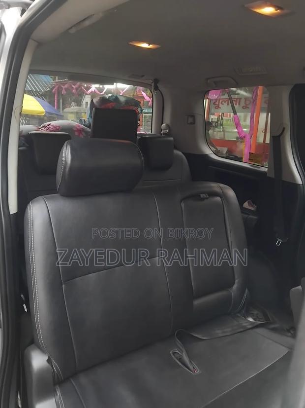 Toyota Noah 2.0 143hp AWD (8 Seater) 2012 Silver