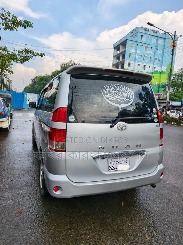 Toyota Noah 2006 Silver