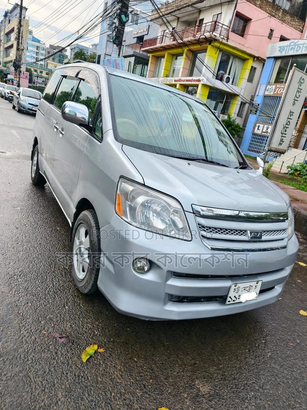 Toyota Noah 2006 Silver
