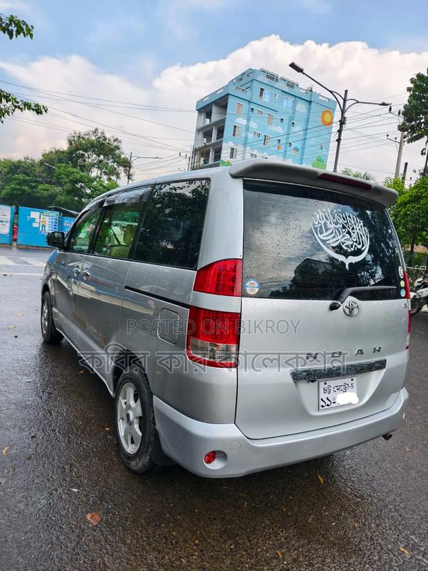 Toyota Noah 2006 Silver