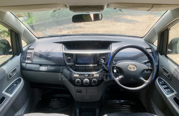 Toyota Noah 2.0 FWD (8 Seater) 2004 Black