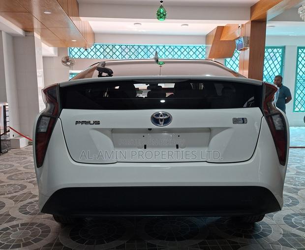 Toyota Prius 2018 White