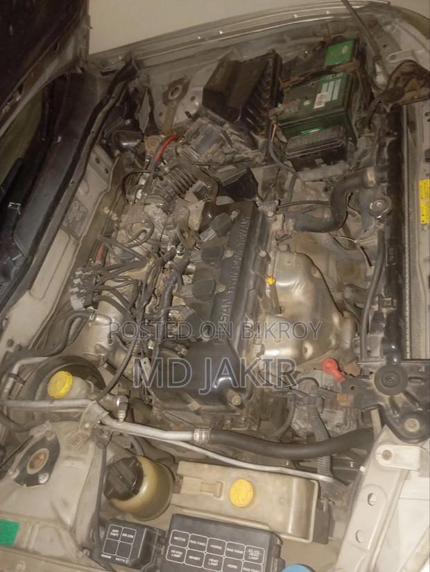 Nissan Sunny 2004 Gold